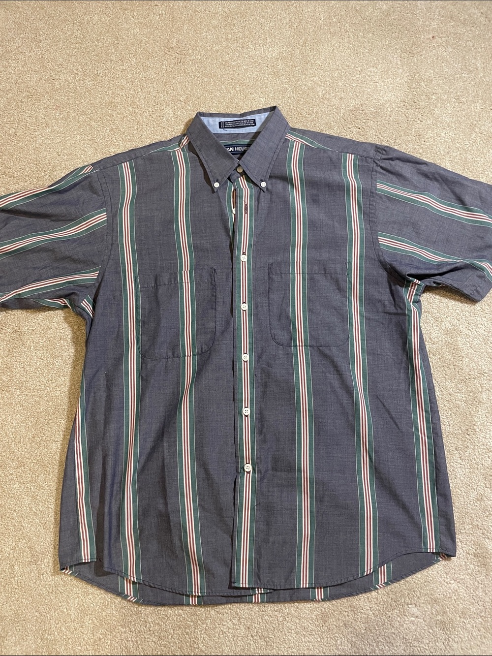 Vintage Van Heusen Men’s Short Sleeve Button-Down Shirt in Charcoal blue Stripe